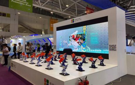 韓端機器人精彩亮相2019寶博會,寶安區委書記姚任同志攜區委區政府各級領導親臨韓端展位觀摩指導!